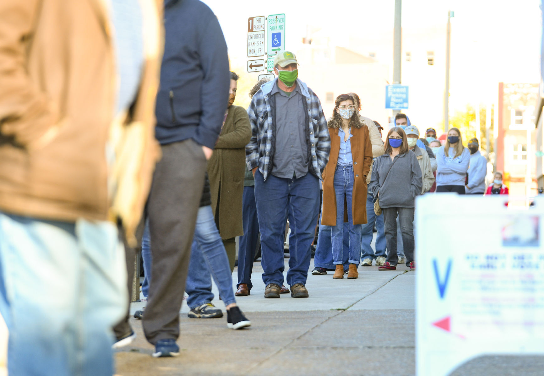 103120-qc-nws-earlyvoting-015